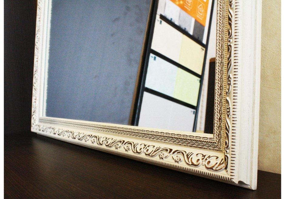 Зеркало в багетной раме