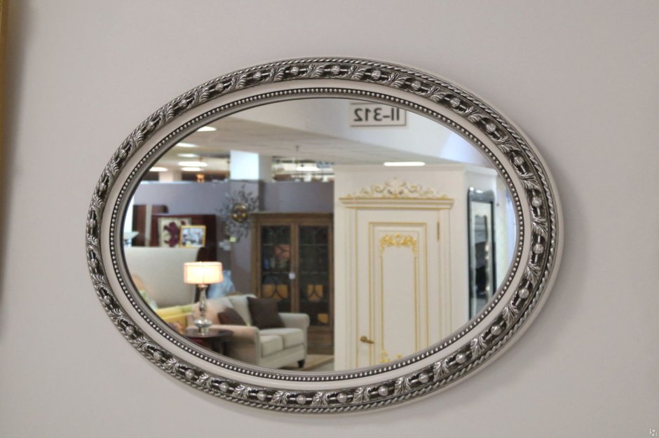 Зеркало в багетной раме