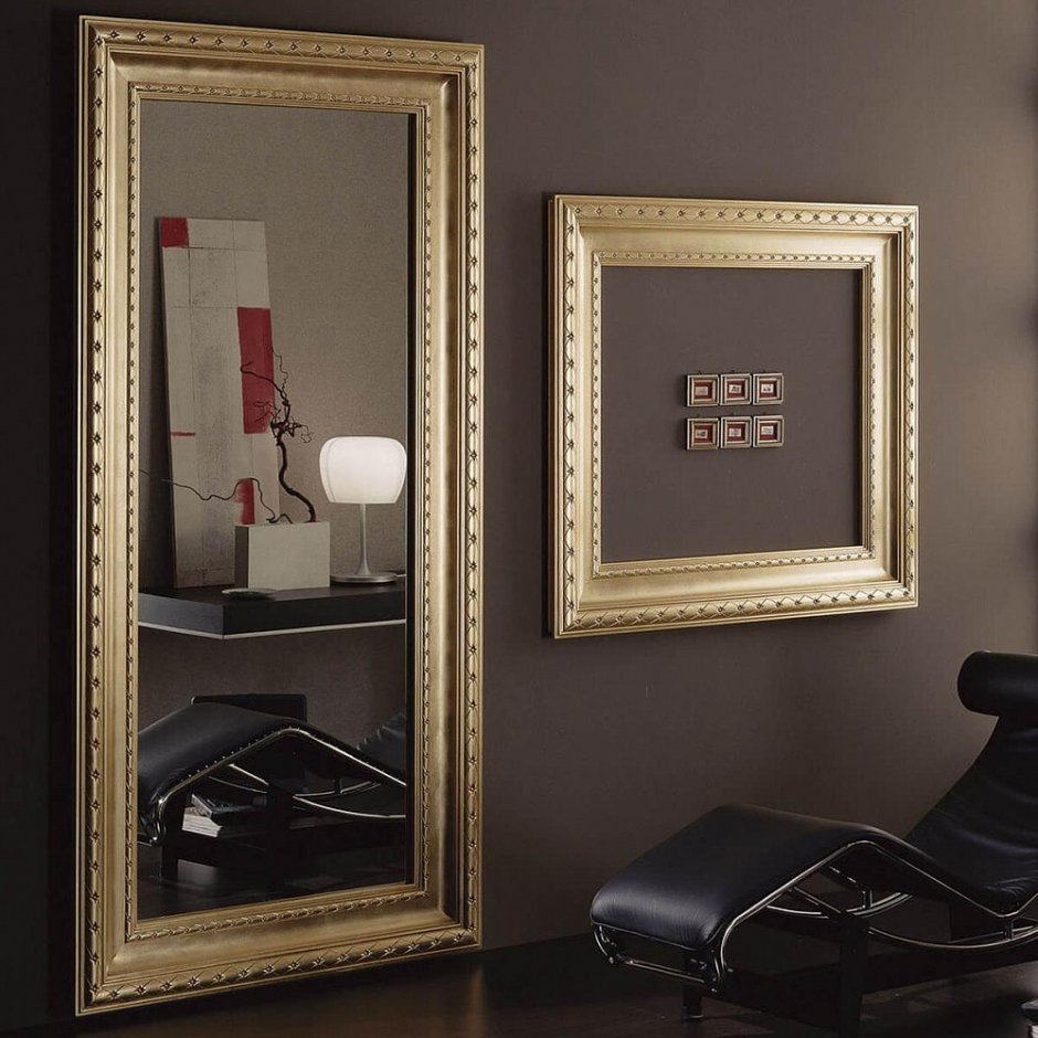 Зеркало в багете для прихожей