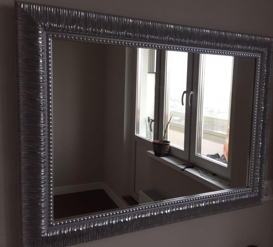 Зеркало в рамке в ванную