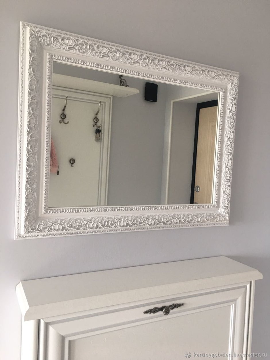 Зеркало в багете в ванную комнату