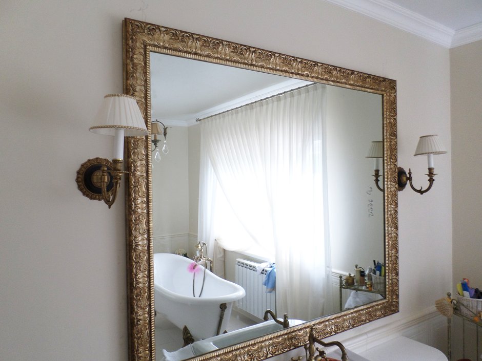 Напольное зеркало в раме