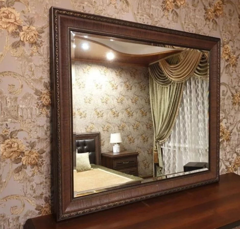 Зеркало в багете для прихожей