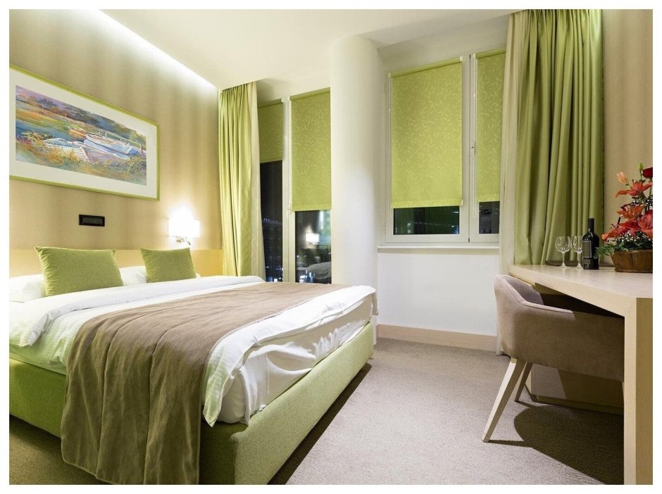 Спальня в оливково бежевых цветах