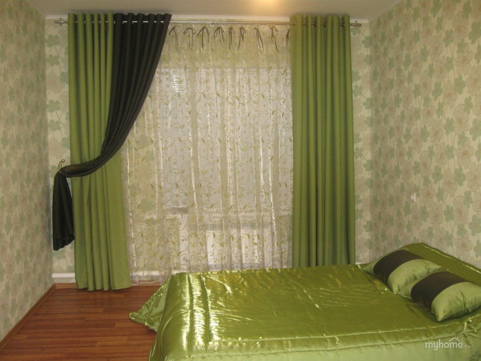 Серая тюль под зеленые шторы