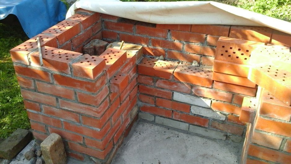 Маленький мангал из кирпича