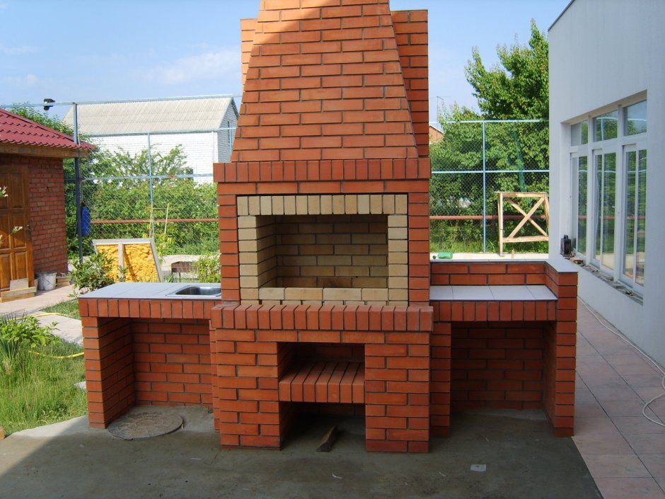 Садовый мангал из кирпича
