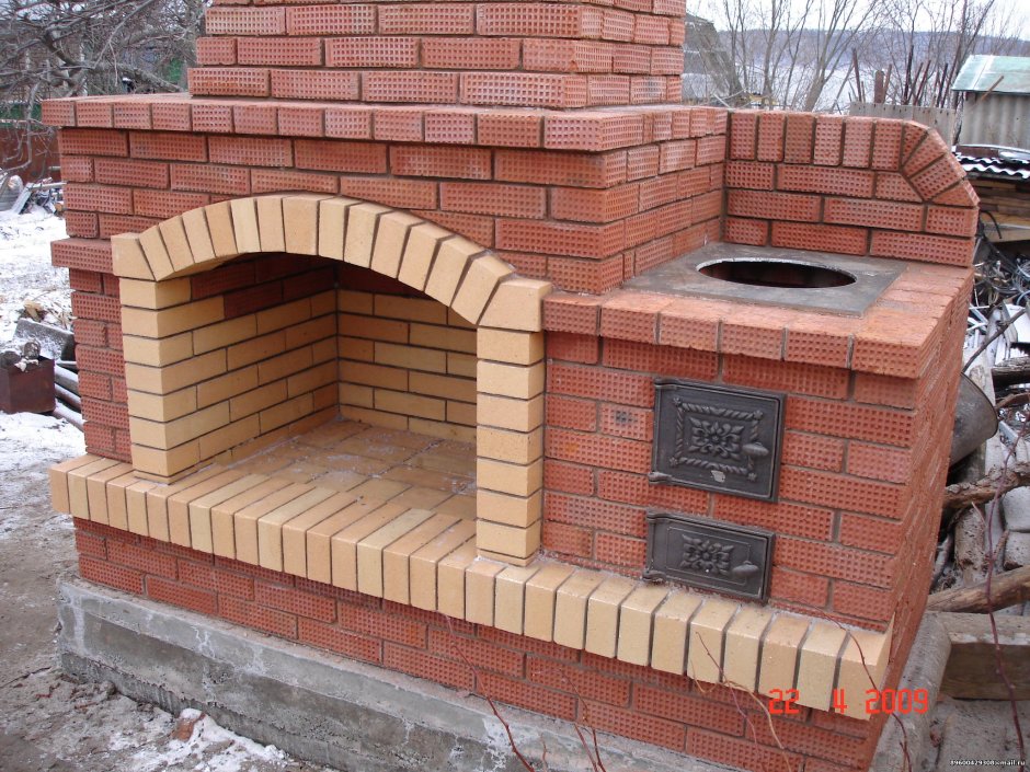 Простой мангал из кирпича