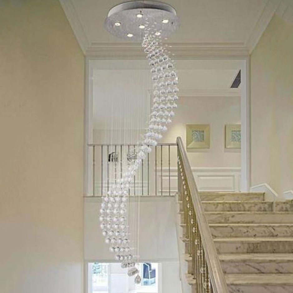 Люстра на лестничный пролет