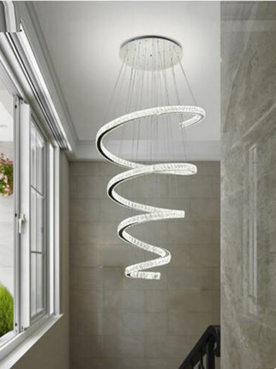 Люстра на лестничный пролет