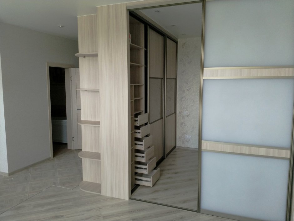 Зонирование комнаты шкафом