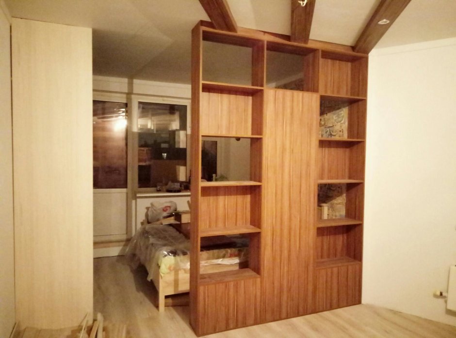 Двухсторонний шкаф перегородка с дверями