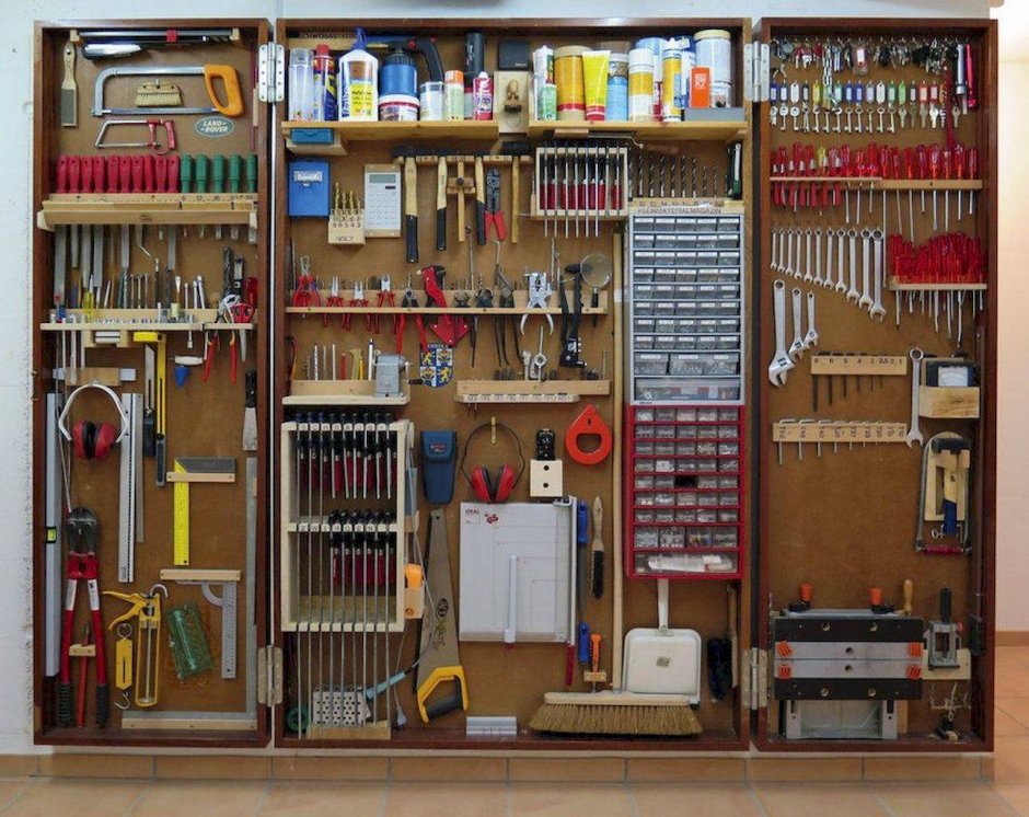 Стенд для инструмента в гараже