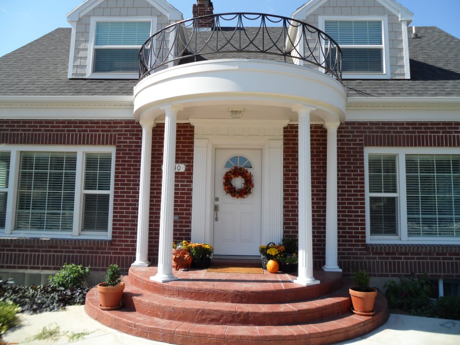 Дом с круглым крыльцом