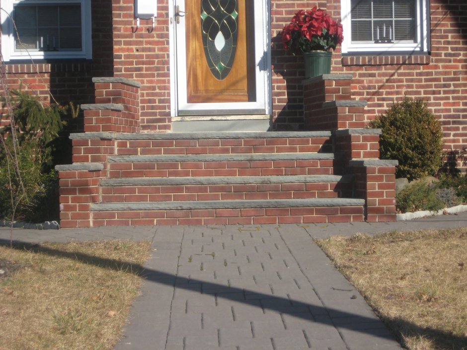 Кирпичное ограждение крыльца
