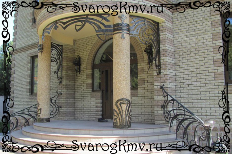 Крыльцо с колоннами круглыми
