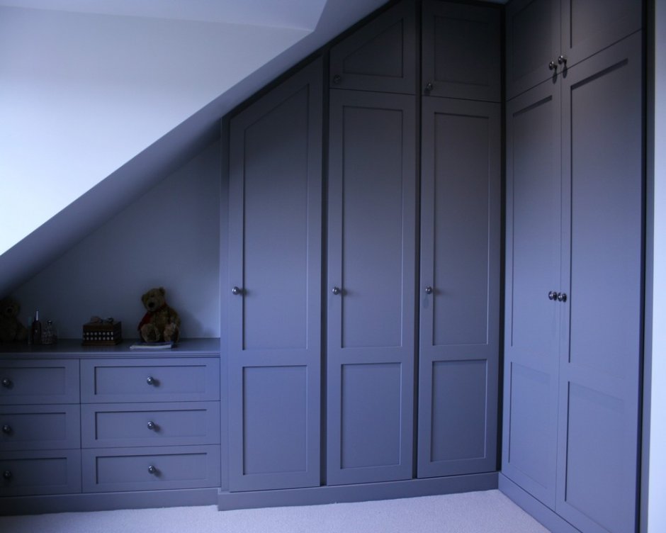Шкаф на мансарде