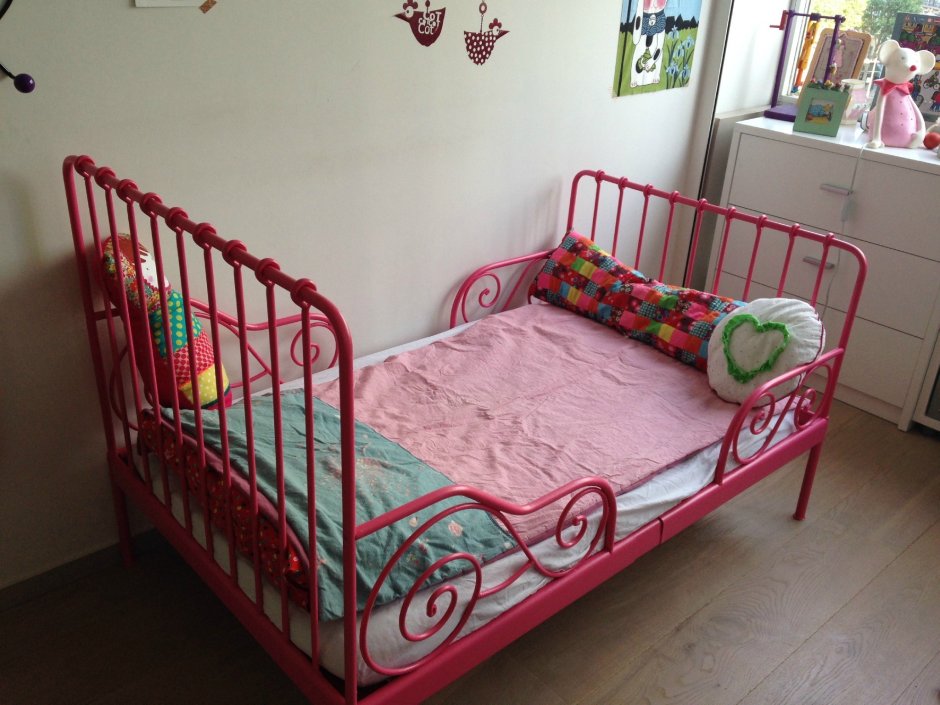 Железная кровать для девочки
