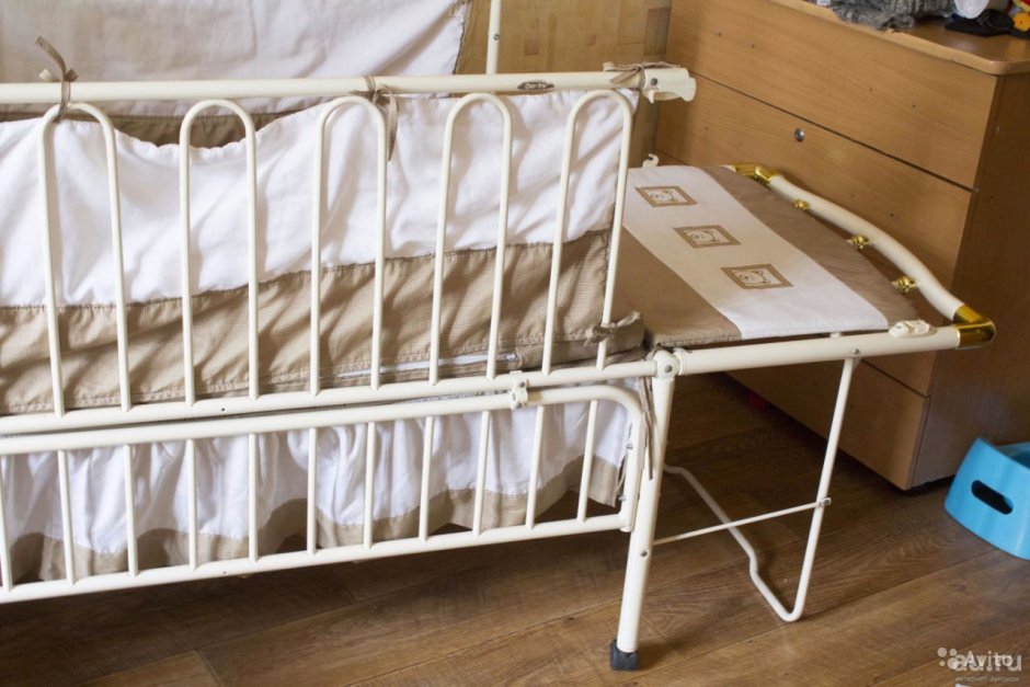 Детская кроватка металлическая
