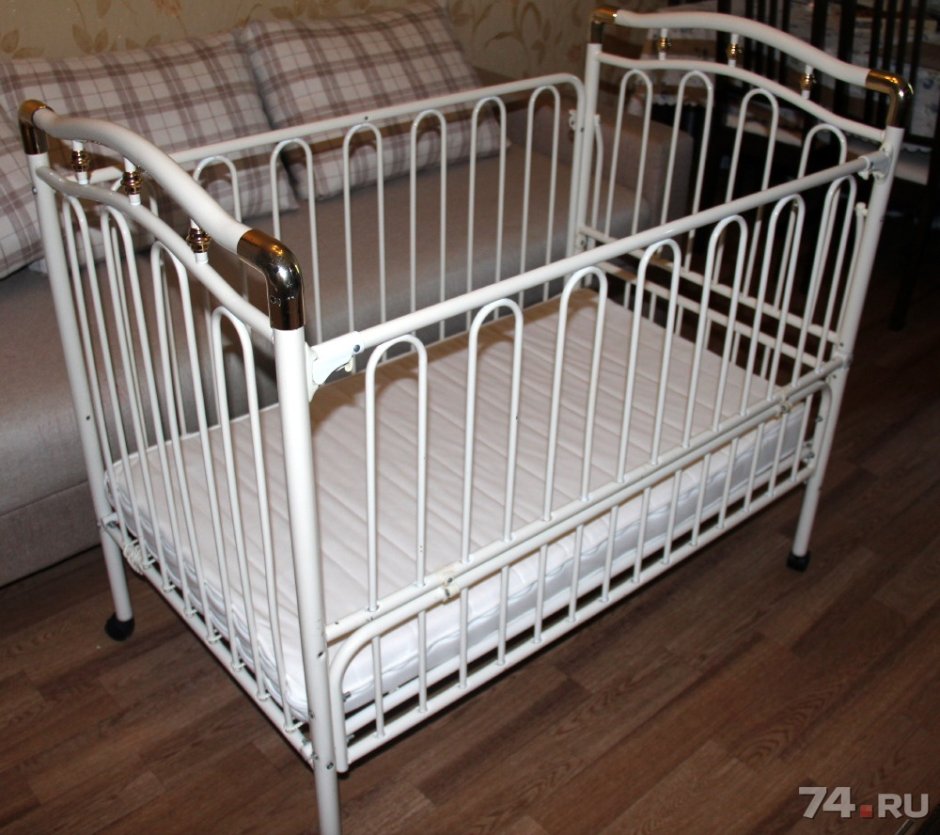 Детская кроватка Geoby железная