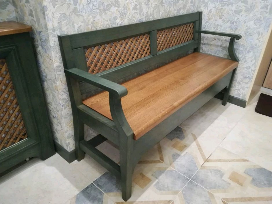 Скамья деревянная