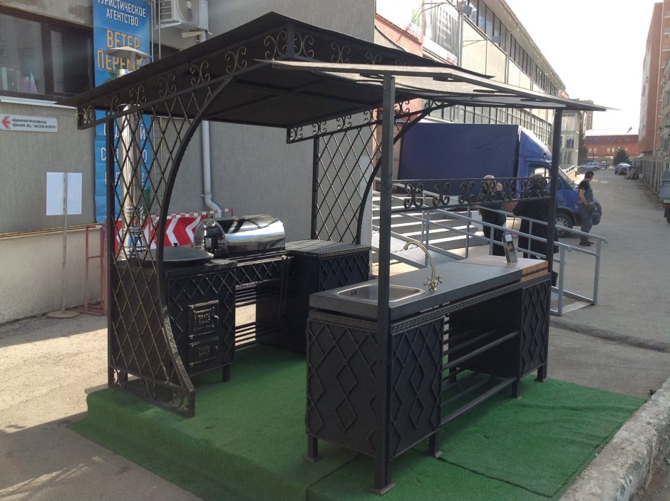 Барбекю под навесом