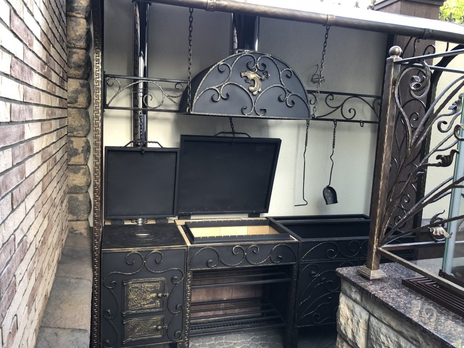 Мангал в стиле лофт с крышей