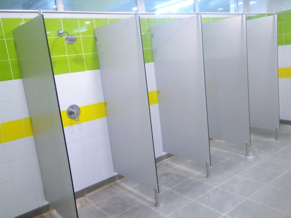 Перегородка из HPL пластика для душа