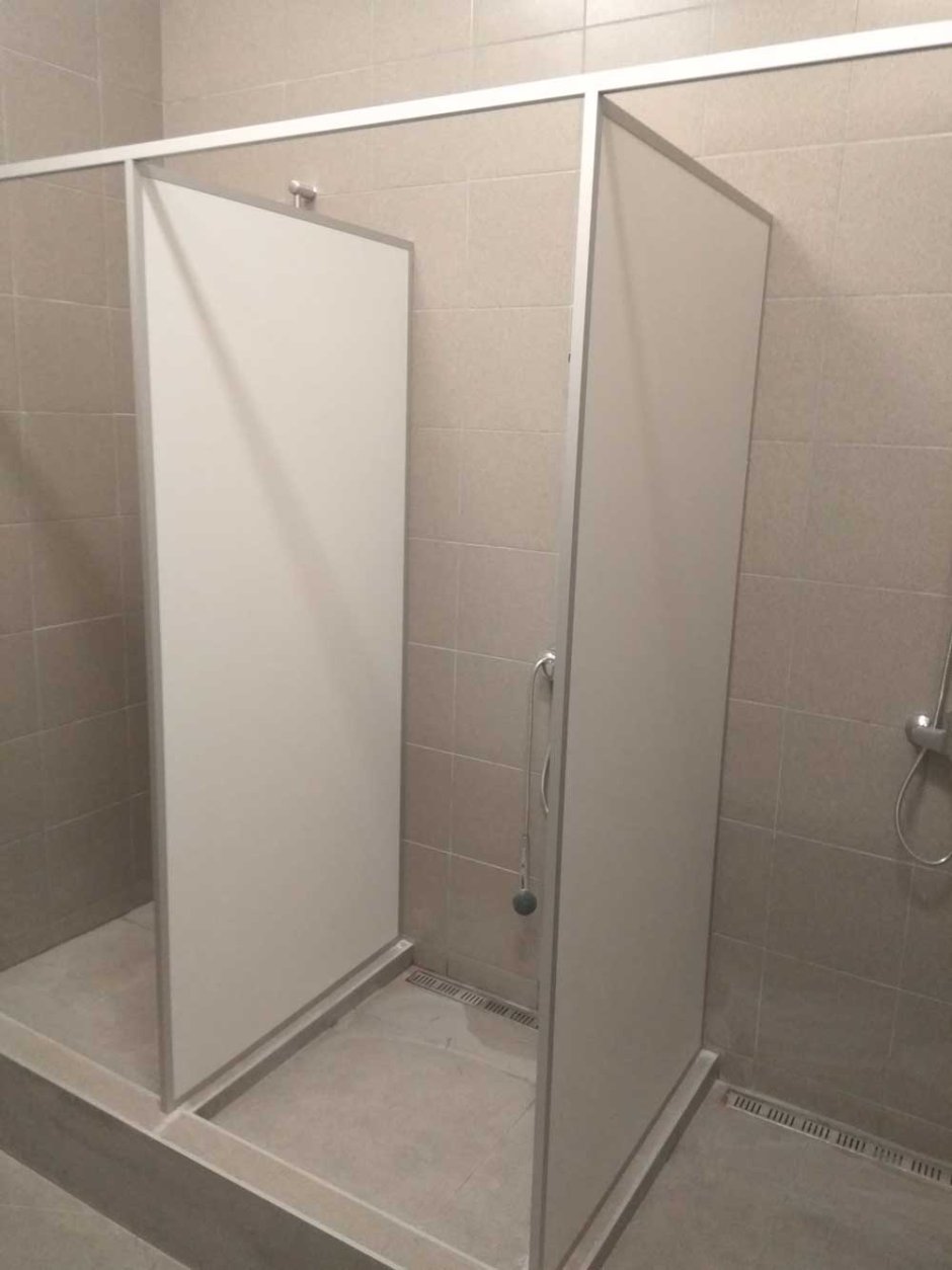 Стеклянная перегородка для ванной