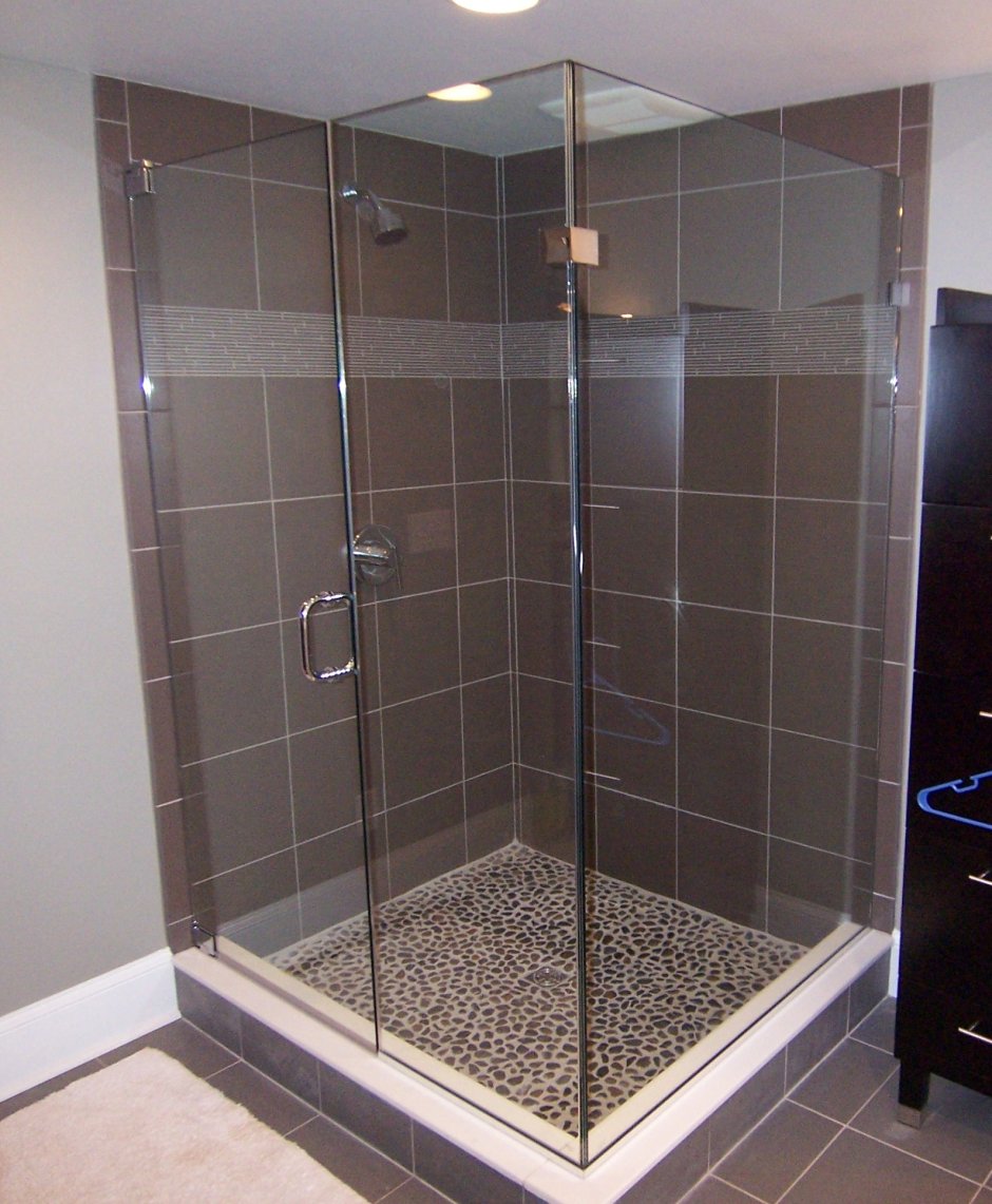 Душевая цельностеклянная угловая