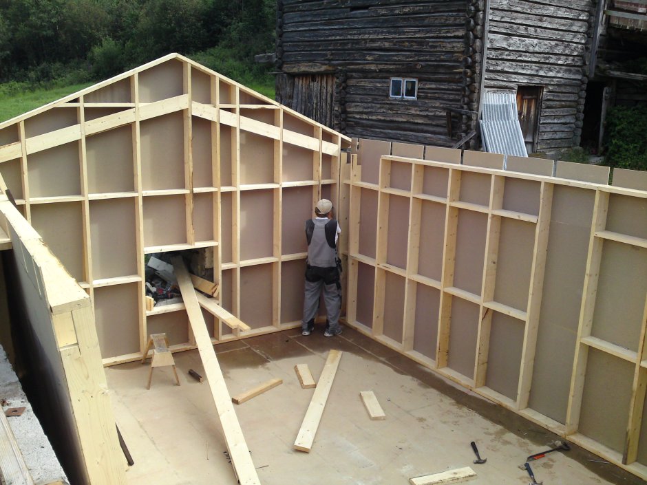 Каркасный гараж из дерева