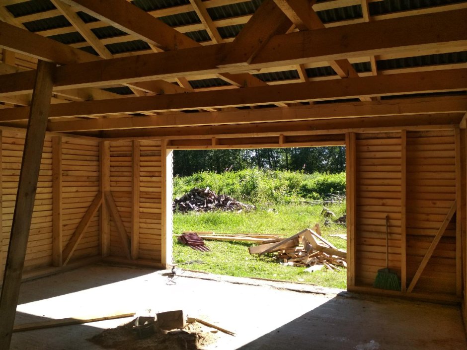 Двухэтажный деревянный гараж