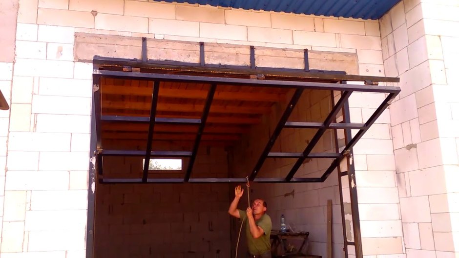 Подъёмные ворота для гаража своими