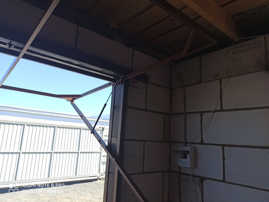 Подъемно поворотные ворота Зета