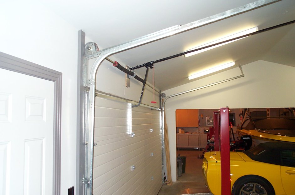 Подъёмно-поворотные ворота для гаража