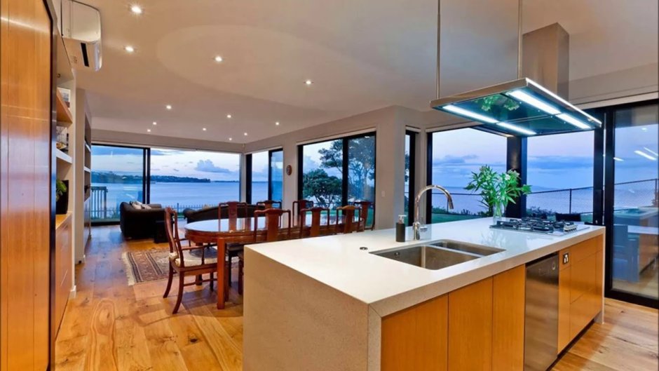 Красивые кухни с панорамным окном