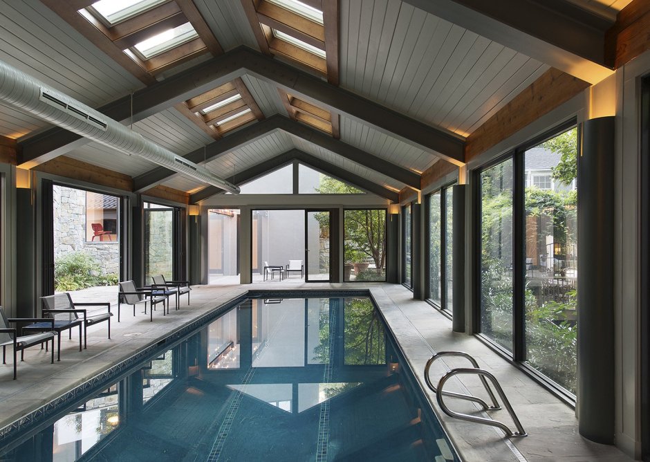 Дом с крытым бассейном