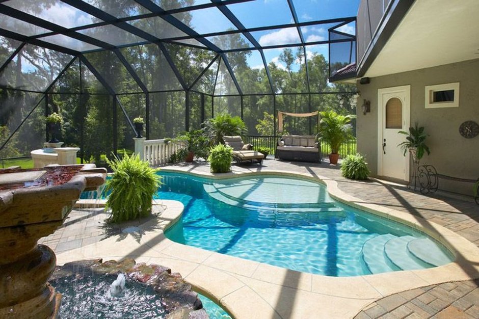 Крытый бассейн на участке