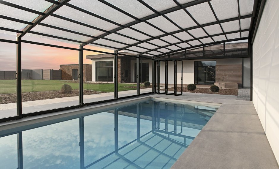 Крытый уличный бассейн