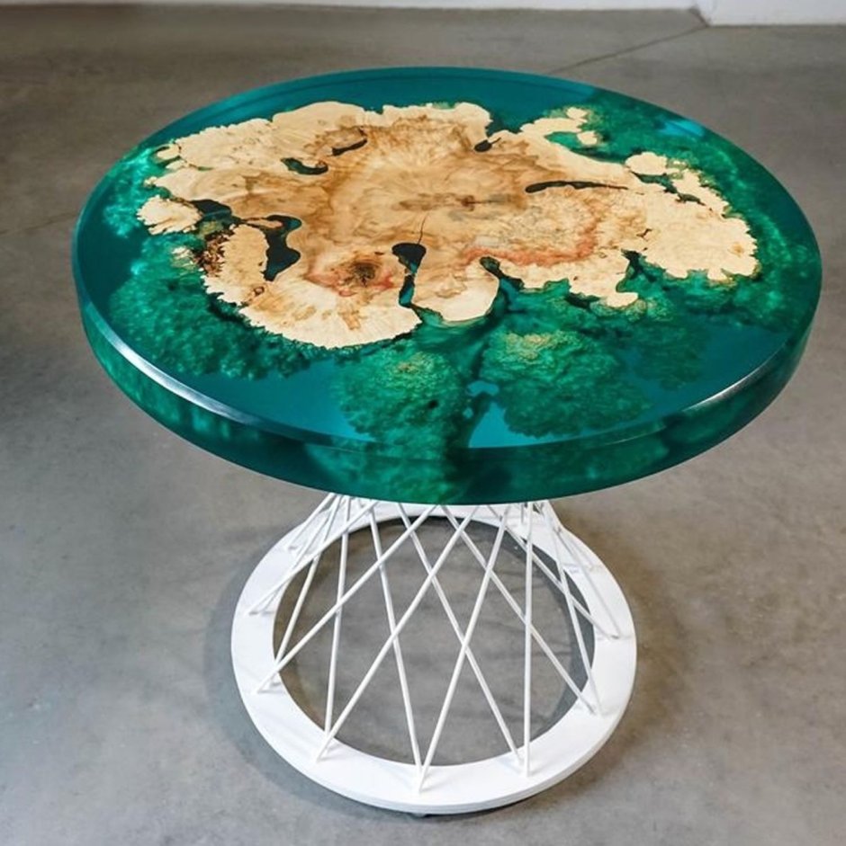 Журнальный стол с эпоксидной смолой