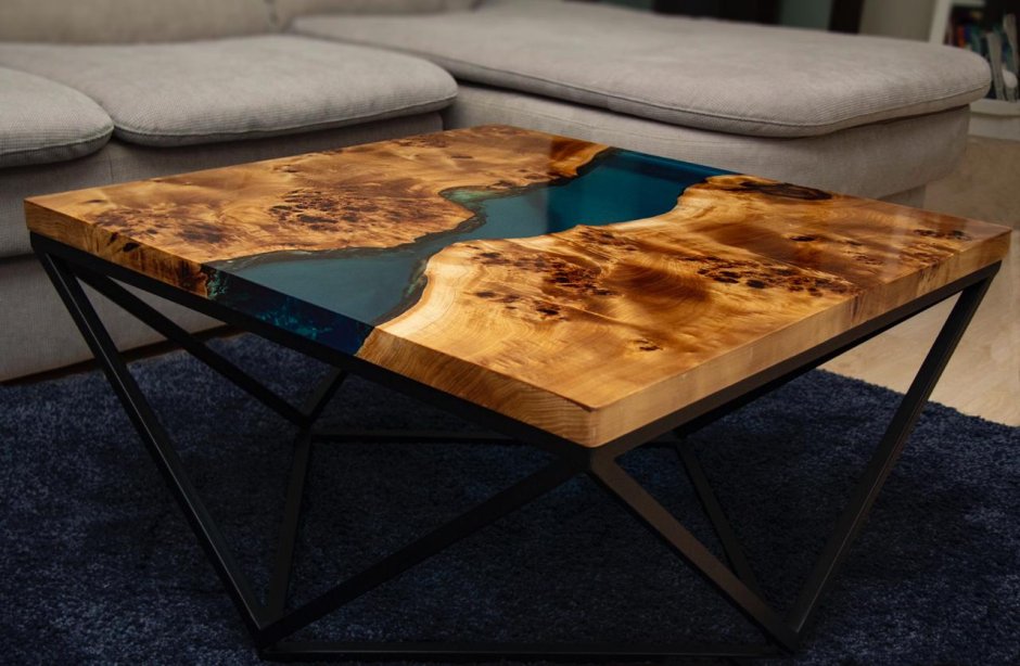 Стол из пробок и эпоксидная смола