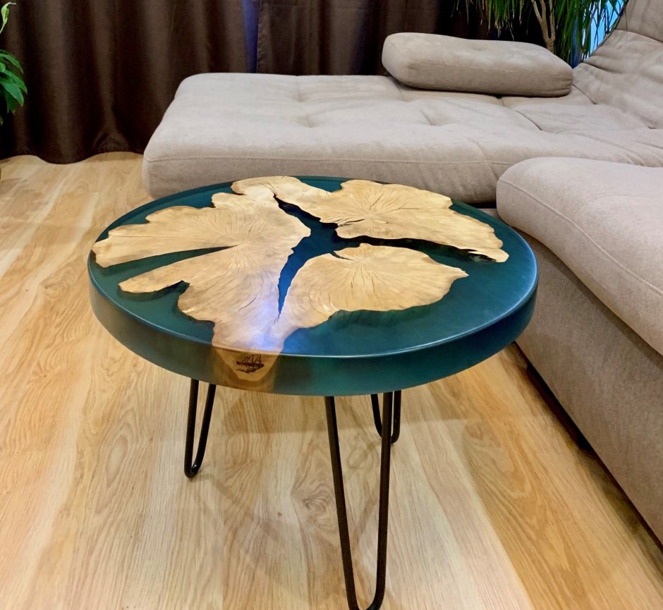 Журнальный столик с эпоксидной смолой