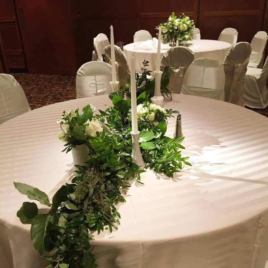 Композиция из зелени на стол