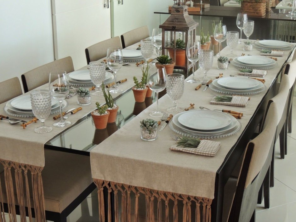 Столовая дорожка в сервировке стола