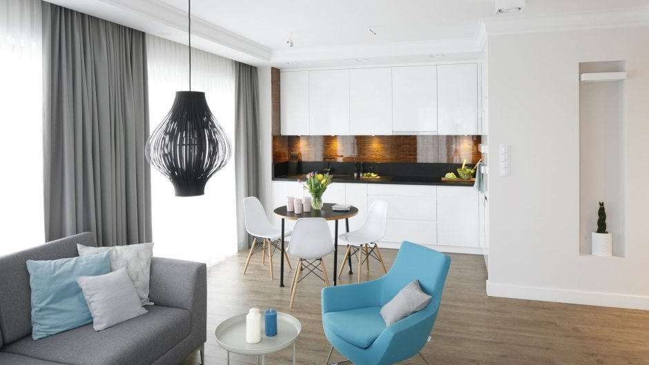 Квартира студия в серо белых тонах с акцентами