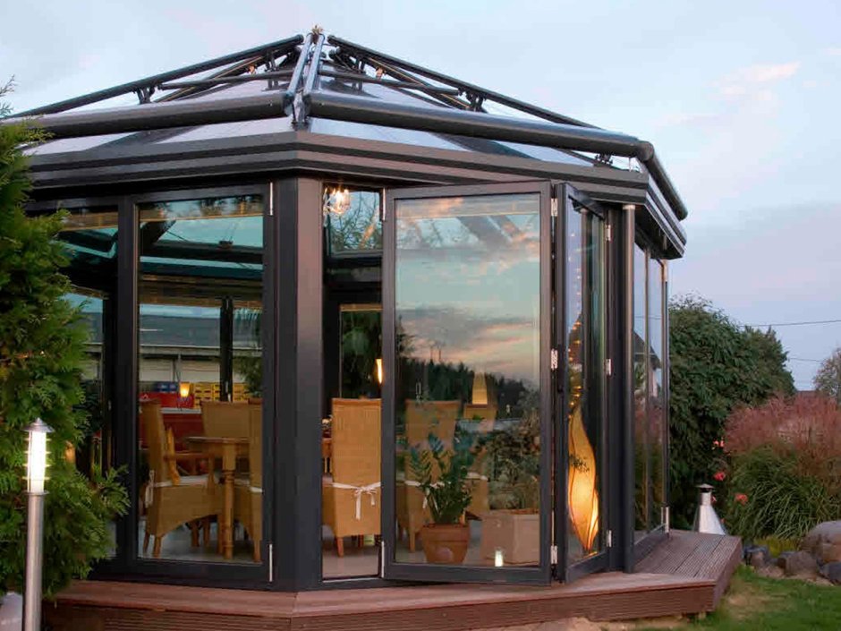 Стеклянная беседка