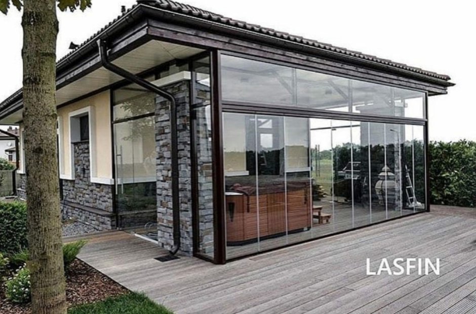 Беседка деревянная остекленная