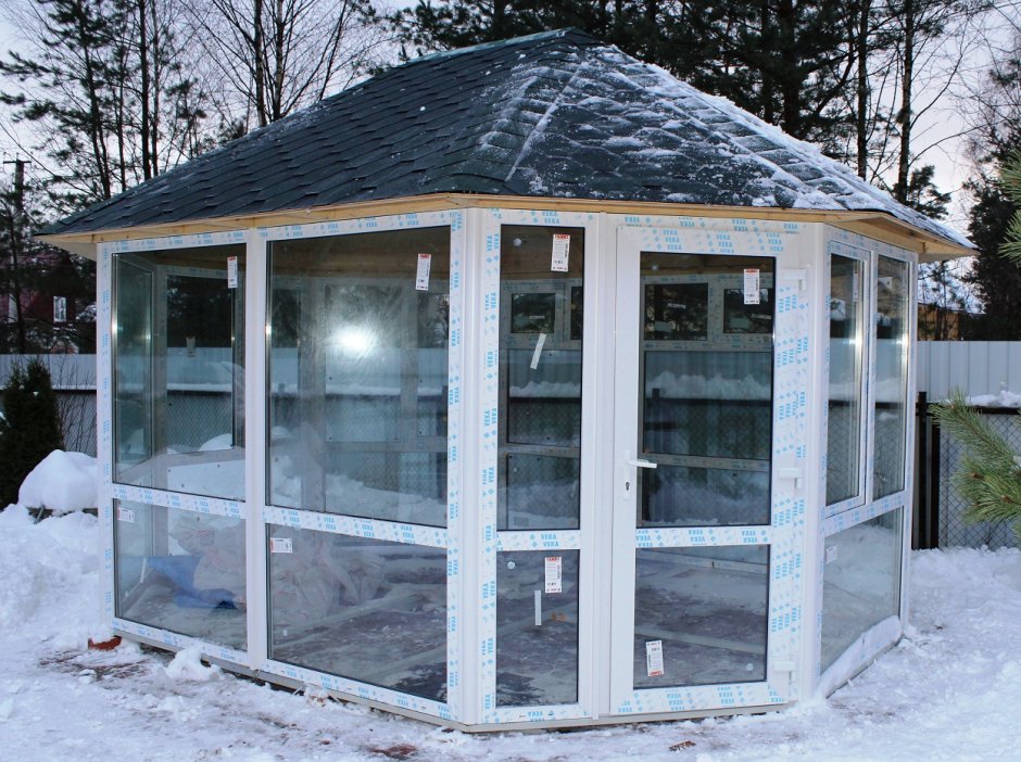 Беседка с панорамным остеклением