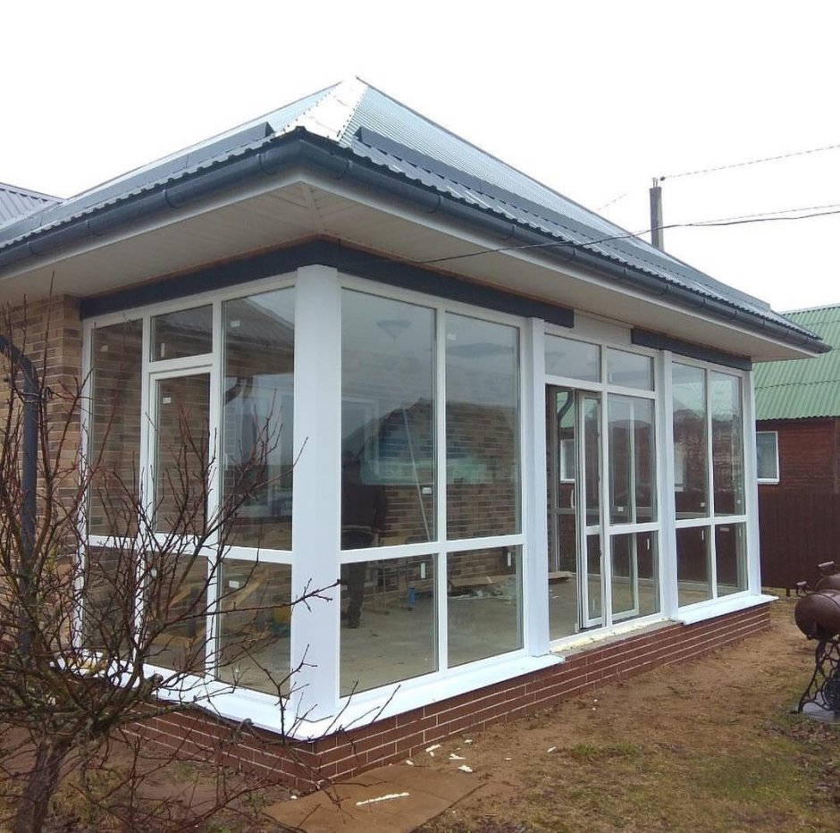 Беседка из кирпича застекленная АЛЮСТРОЙ