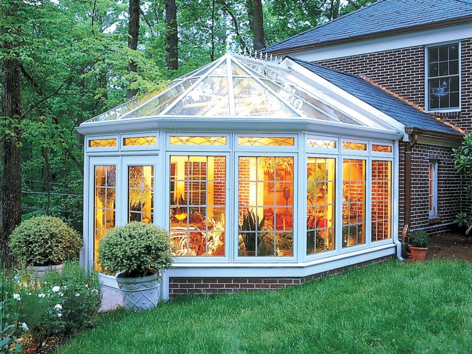 Беседка с пластиковыми окнами